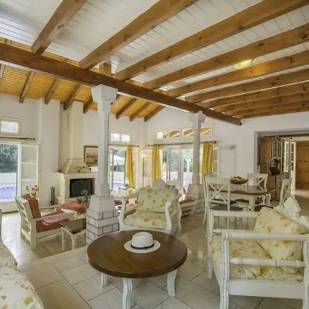 Villa Sleeps 6 Pool Air Con Wifi