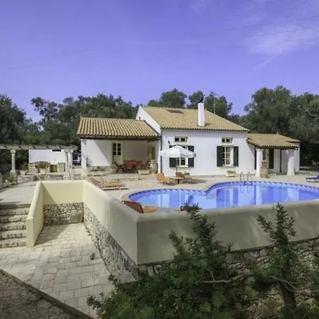 Sleeps 6 Pool Air Con Wifi Villa *