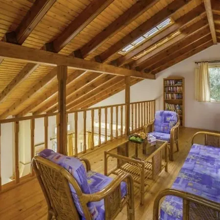 Villa Sleeps 6 Pool Air Con Wifi