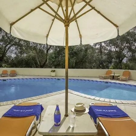 Villa Sleeps 6 Pool Air Con Wifi