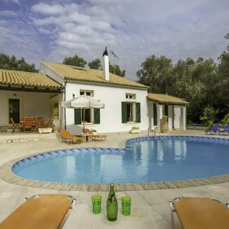 Sleeps 6 Pool Air Con Wifi *