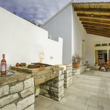 Villa Sleeps 6 Pool Air Con Wifi Magazia