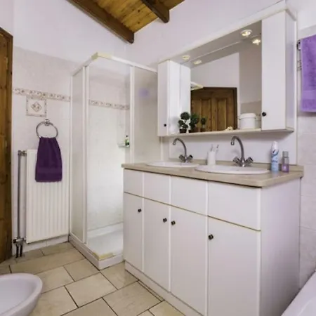 Sleeps 6 Pool Air Con Wifi * Magazia