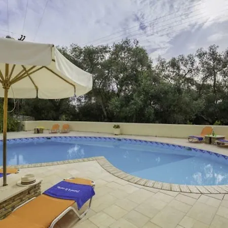 Villa Sleeps 6 Pool Air Con Wifi Magazia