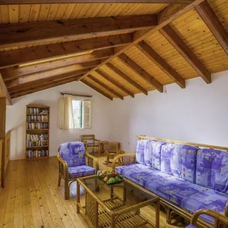 Sleeps 6 Pool Air Con Wifi Villa