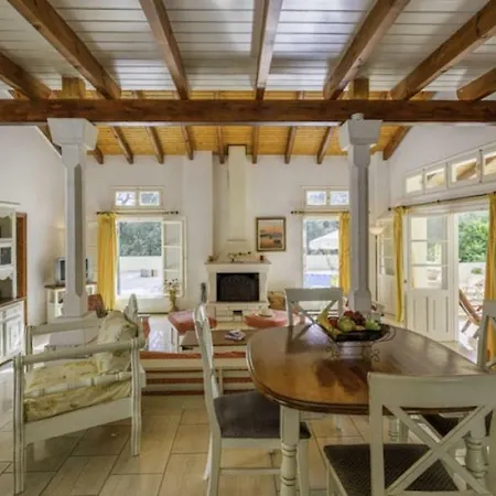 Sleeps 6 Pool Air Con Wifi Μαγαζιά