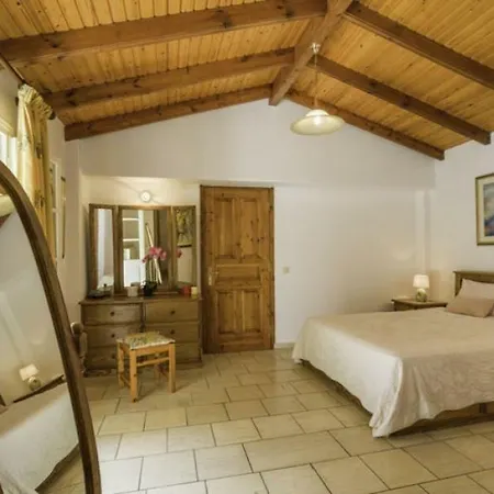 Sleeps 6 Pool Air Con Wifi *