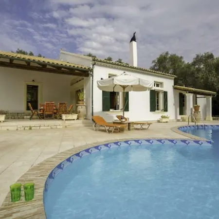 Sleeps 6 Pool Air Con Wifi *